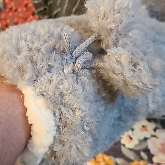 Slippers....socks? - Picture 2 of 4